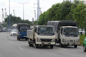 Đội xe chuyển hàng đi Nam Định
