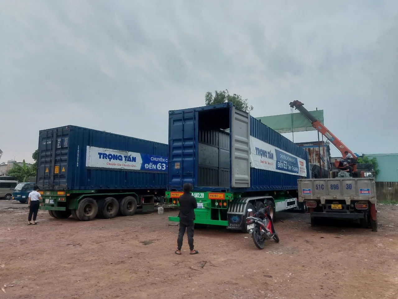 Xe Container Trong Tan jpg