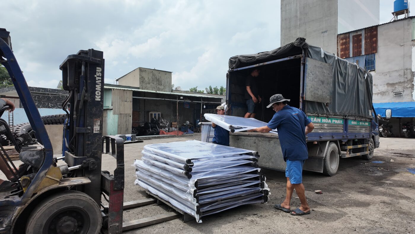 Hỗ trợ bốc xếp, nâng hạ hàng hóa tại bãi xe miễn phí