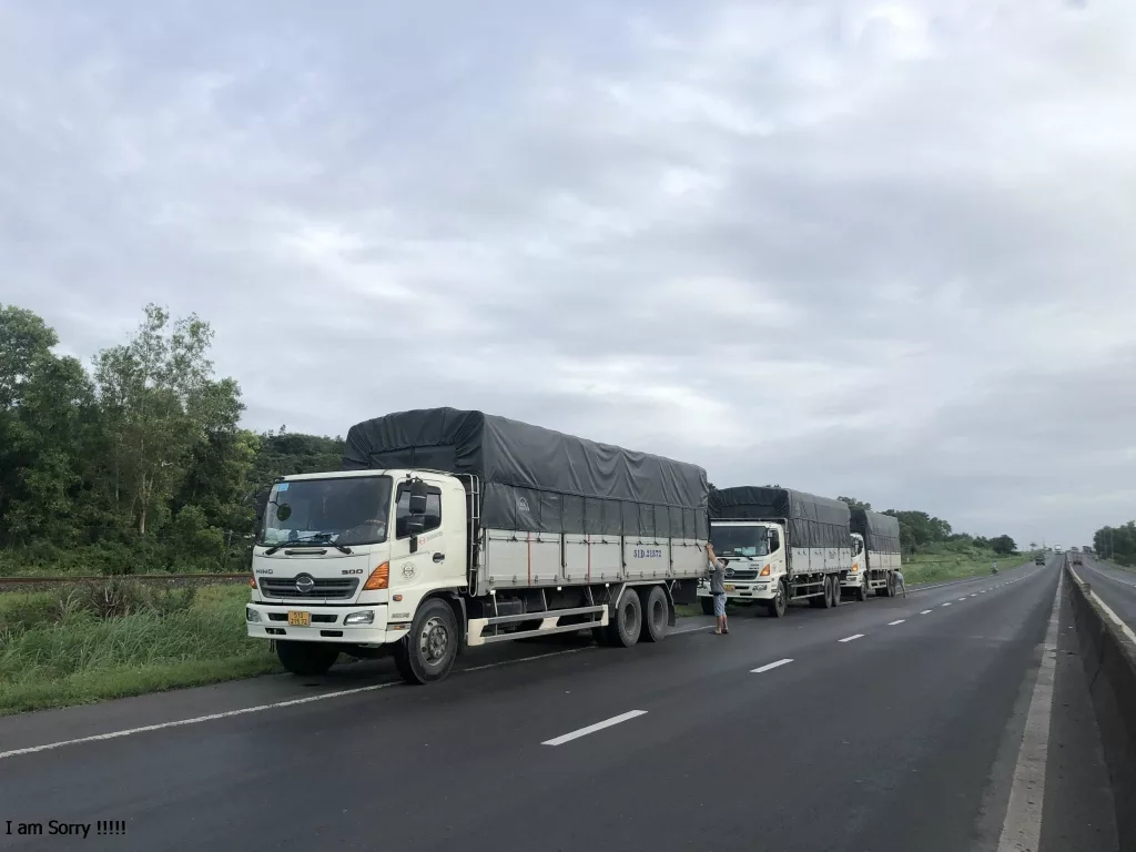 xe tải 15 tấn chở hàng ở TPHCM