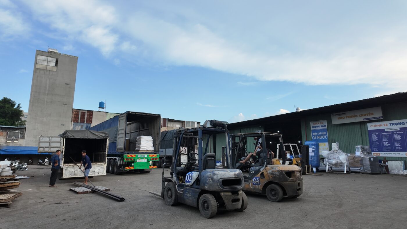 Ảnh hoạt động đóng hàng TPHCM đi Phú Quốc tại chành xe