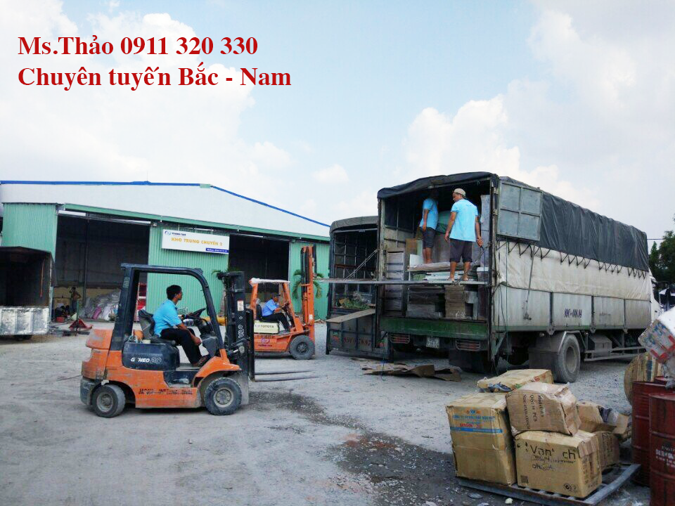 Xe vận chuyển hàng đi Bình Dương 