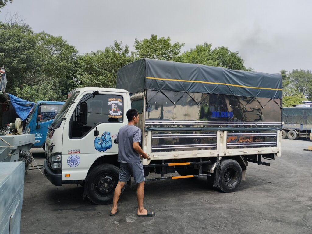 Chở hàng hóa bằng xe tải Hà Nội Long An