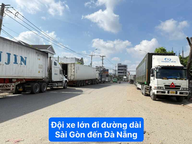 Đội xe lớn đi đường dài Sài Gòn đến Đà Nẵng 