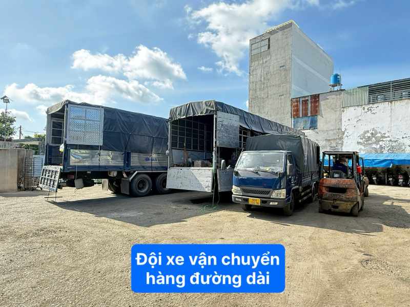 Đội xe vận chuyển hàng đường Dài 