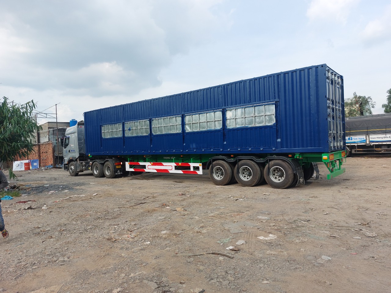 Xe container chở hàng lẻ