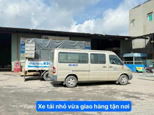 Xe tải nhỏ vừa giao hàng tận nơi