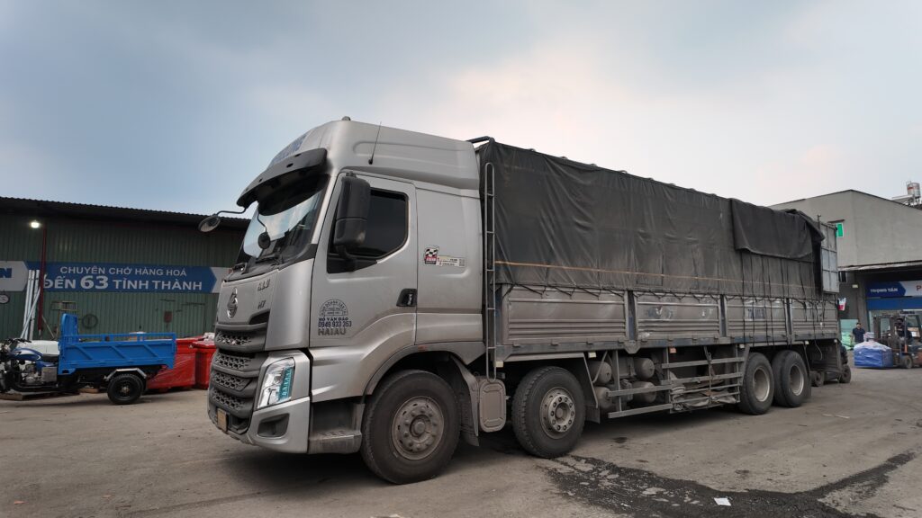 Xe tải chở hàng đi Tiền Giang 18 tấn thùng dài 9m