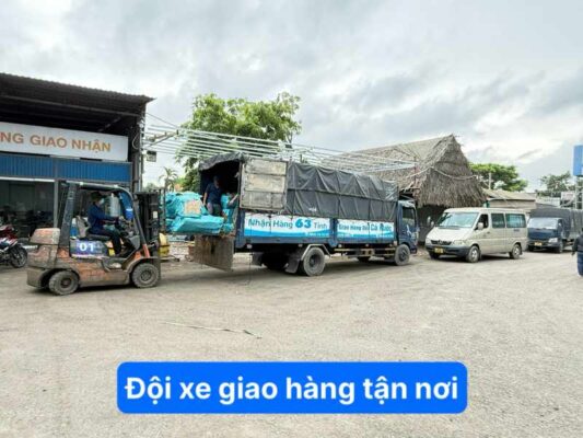 Đội xe chở hàng tận nơi