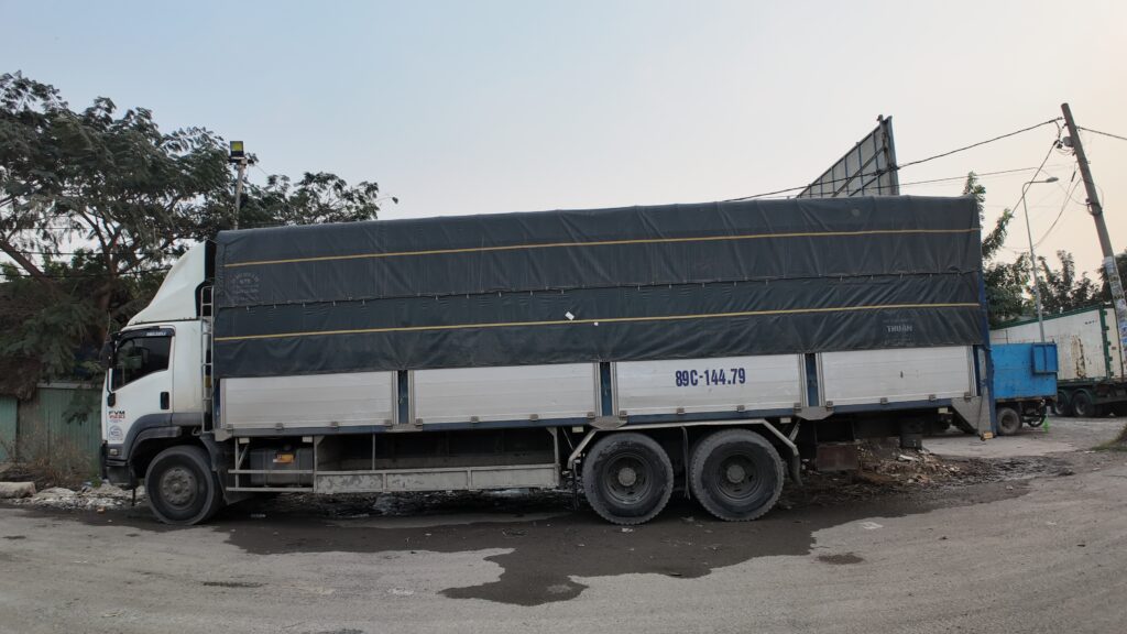 xe tải 15 tấn thùng mui bạt chở hàng đi Tiền Giang