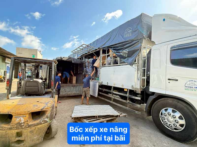 Bốc xếp xe nâng miễn phí tại bãi 