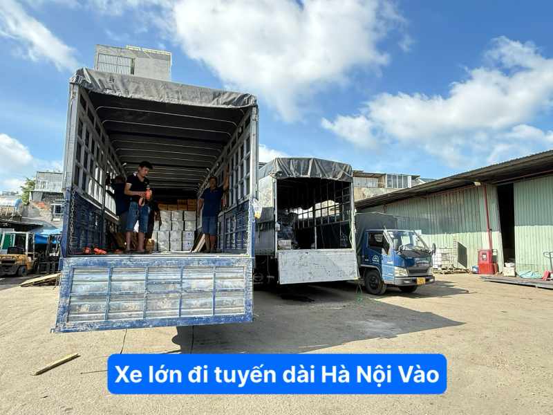 Xe lớn đi tuyên dài Hà Nội vào