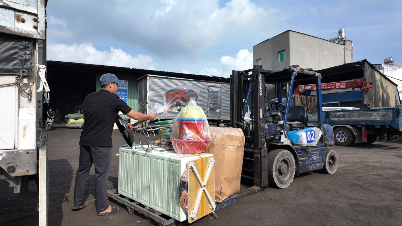 Hỗ trợ bốc xếp hàng hóa miễn phí tại kho