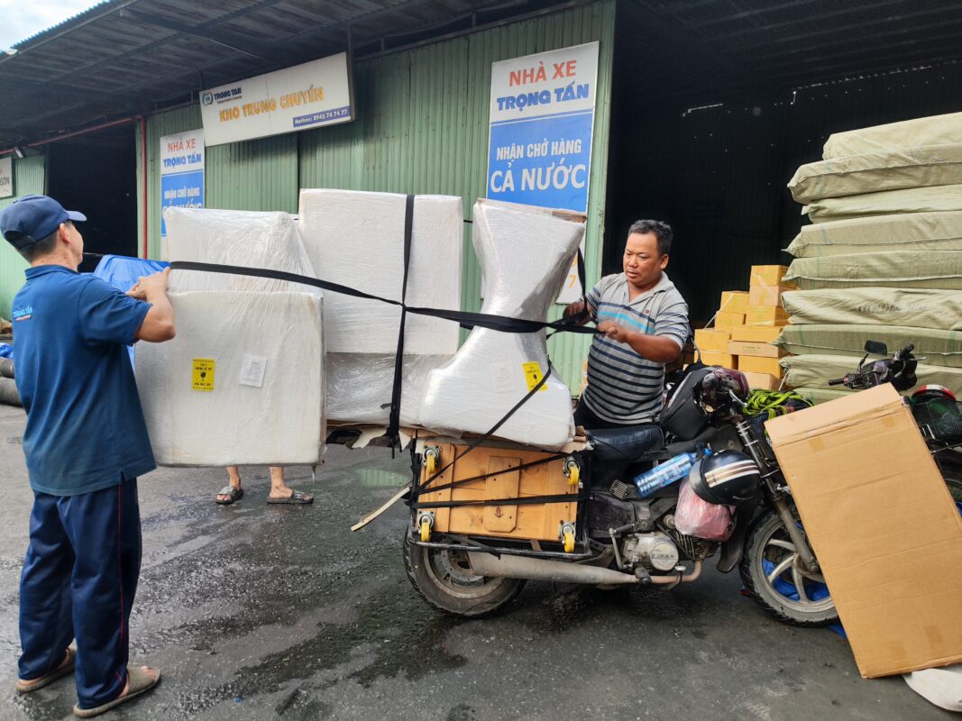 Hỗ trợ bốc xếp, nâng hạ hàng tại kho miễn phí