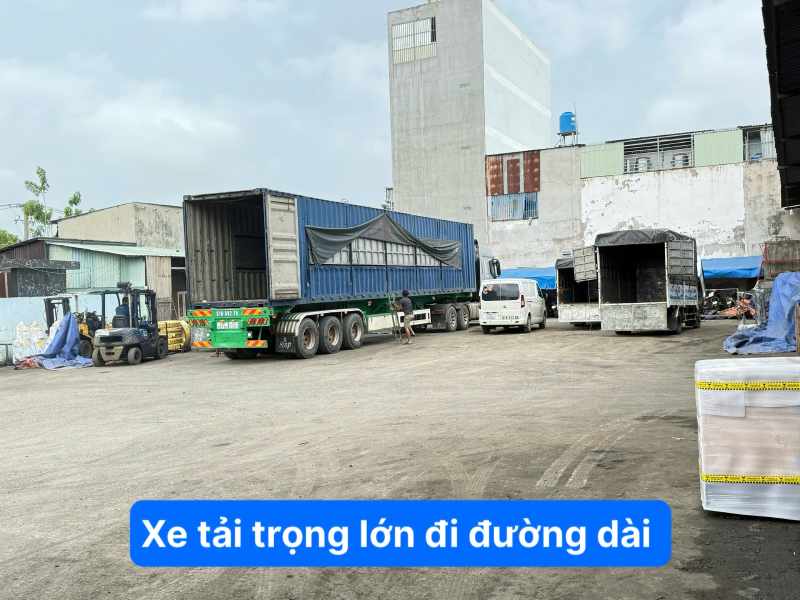 Xe tải trọng lớn đi đường dài 