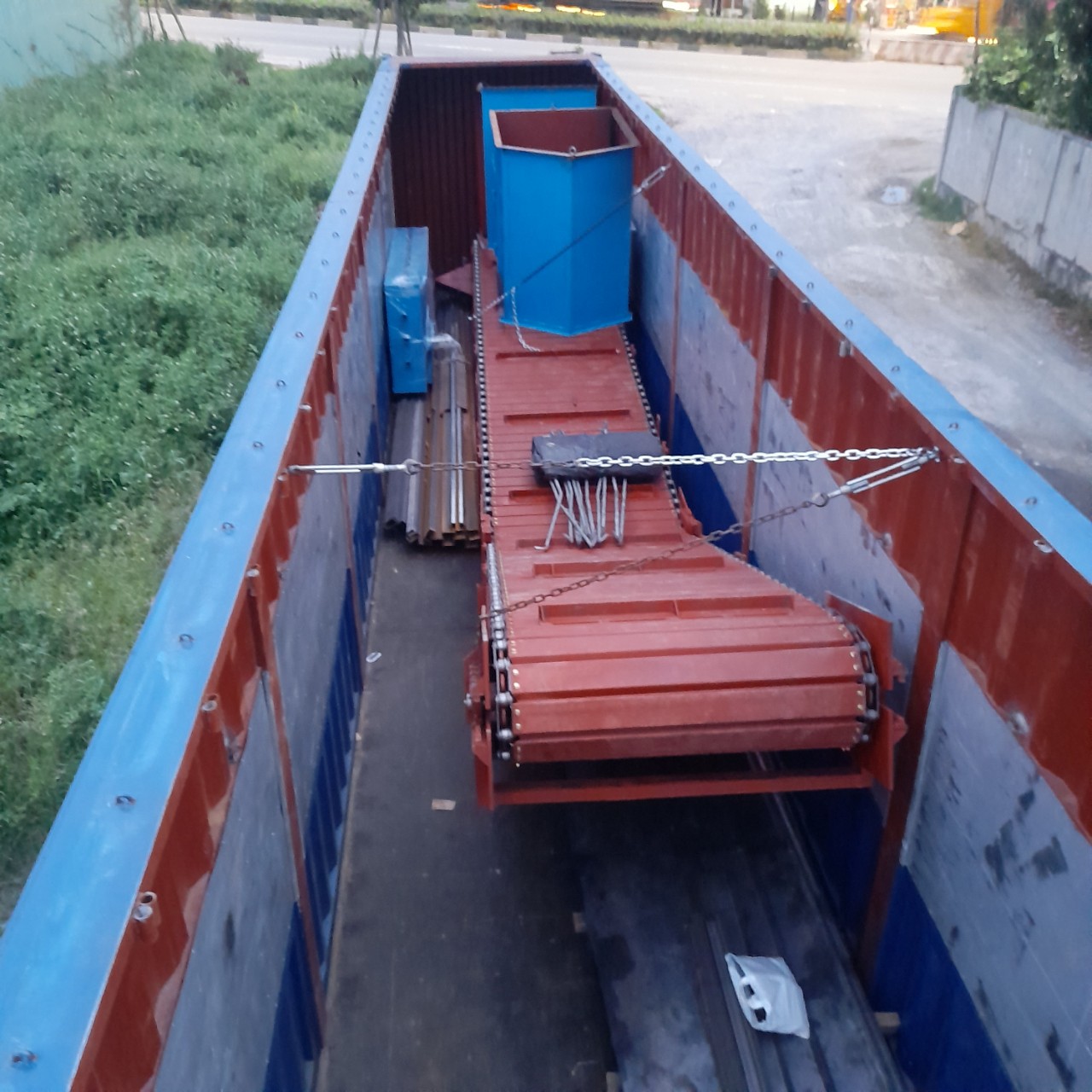 thùng bạt container chứa hàng