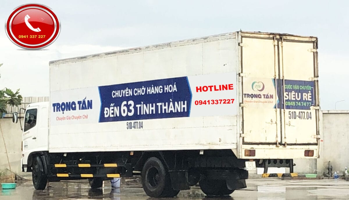 Xe tải thùng kín chuyển hàng