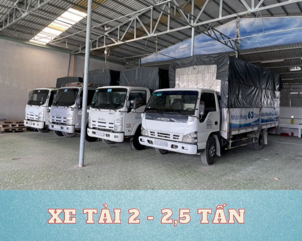 Xe 2 tấn chở sắt thép