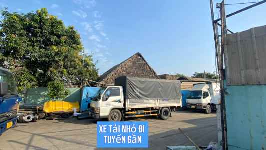 Xe nhỏ đi Tuyến gần 