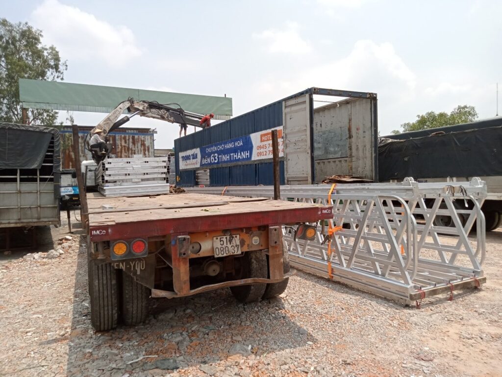 Container chở hàng Ninh Bình
