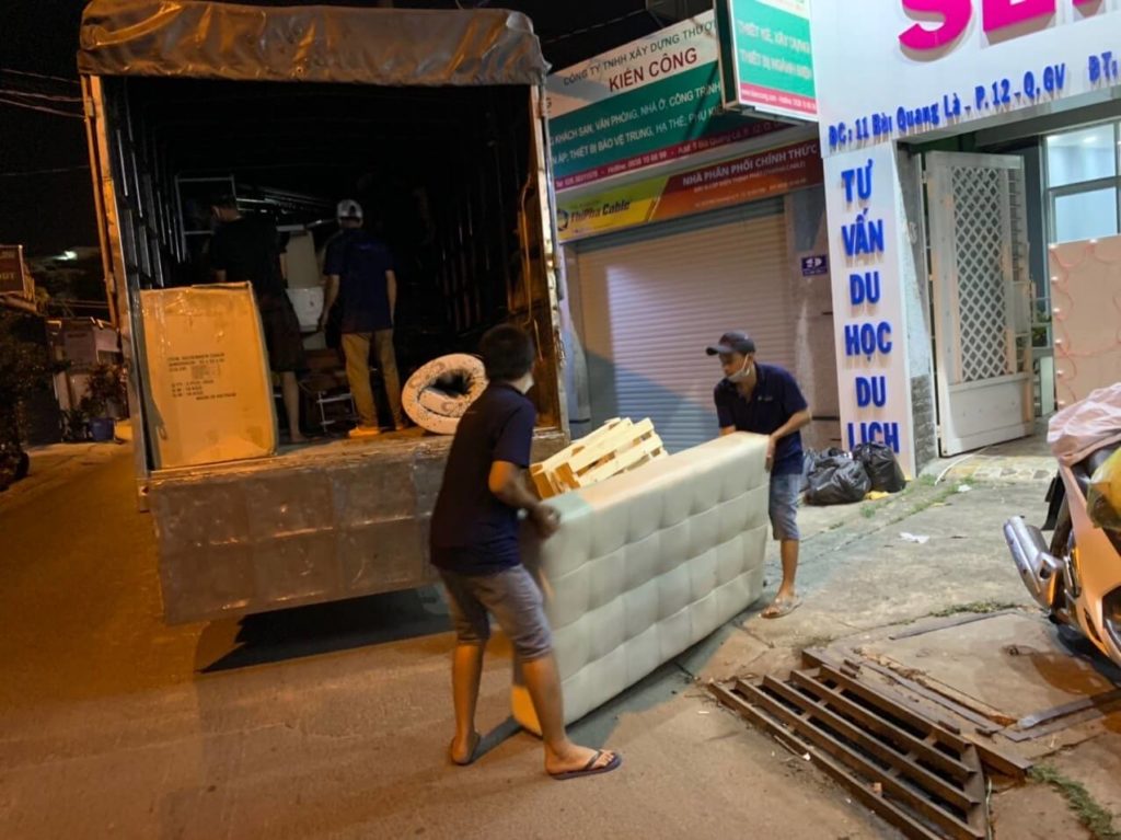 Nhân viên chuyên nghiệp vận chuyển hàng hóa đi Quảng Bình giá rẻ