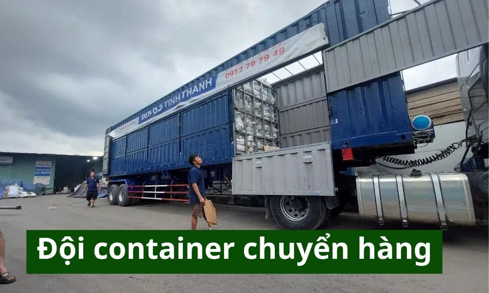 Đội container chuyển hàng