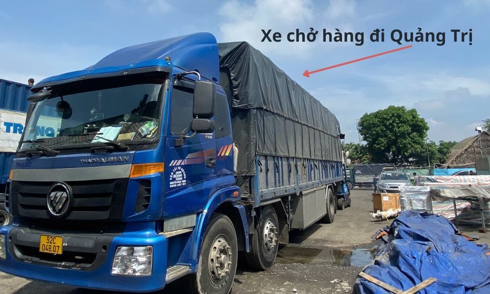 Xe chở hàng đi Quảng Trị