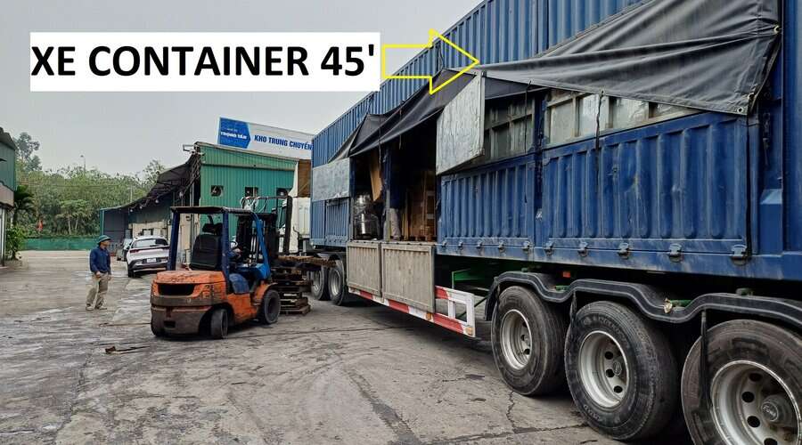 Xe container chở hàng đi Hạ Long