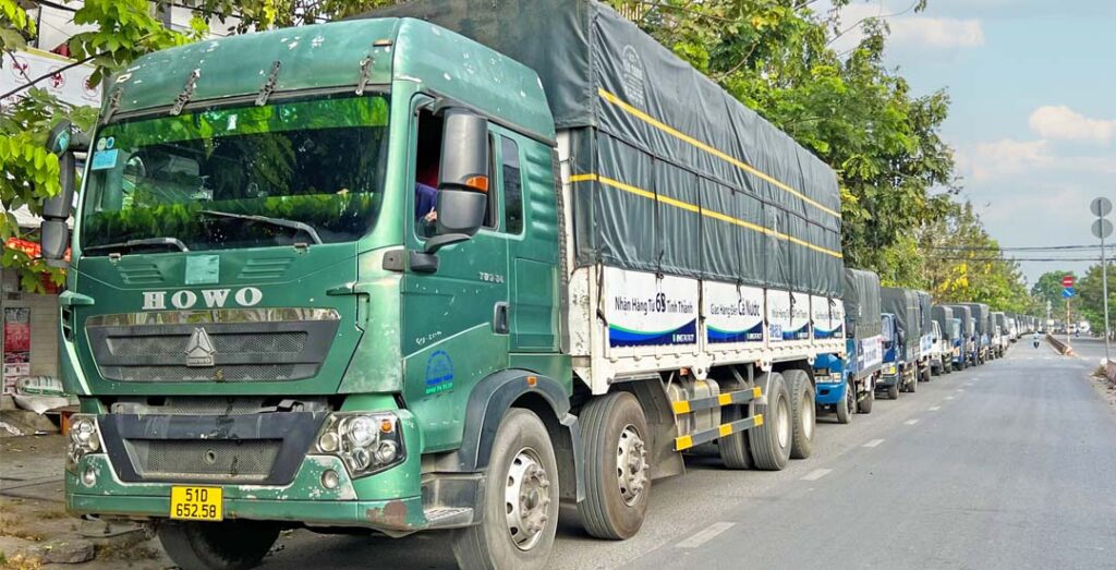xe tải 15 đến 18 tấn chuyển kho xưởng trọn gói