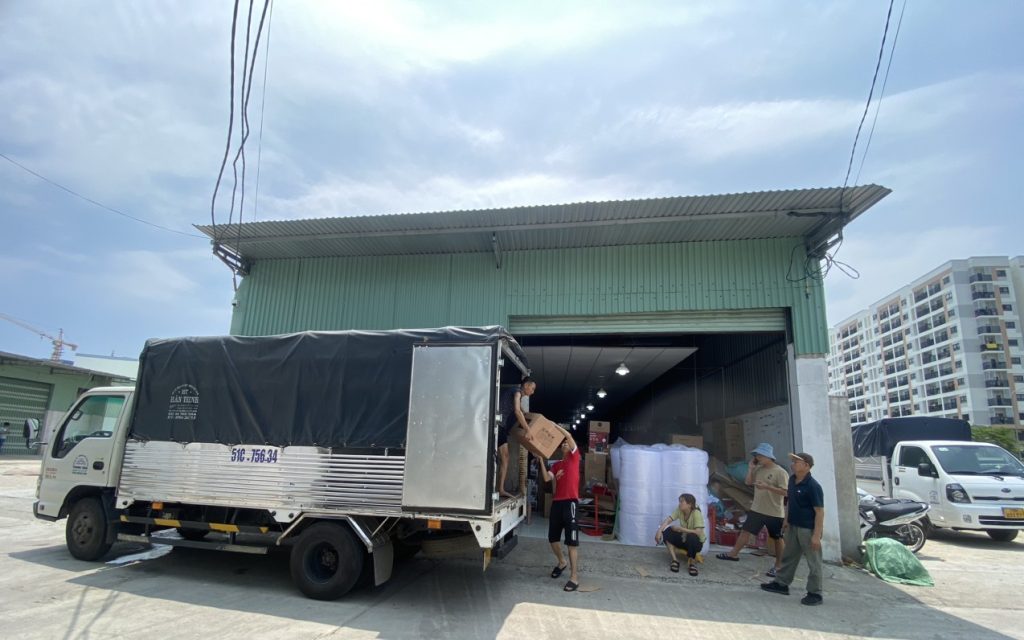 Xe tải chở hàng đi Bắc Giang