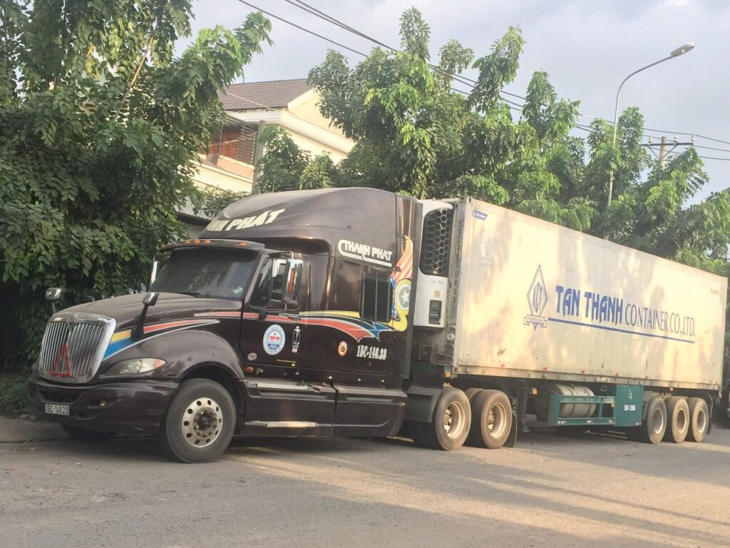 Container chở hàng Sài Gòn đi