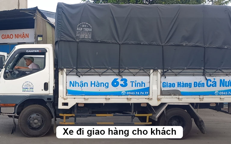 Xe giao hàng cho khách