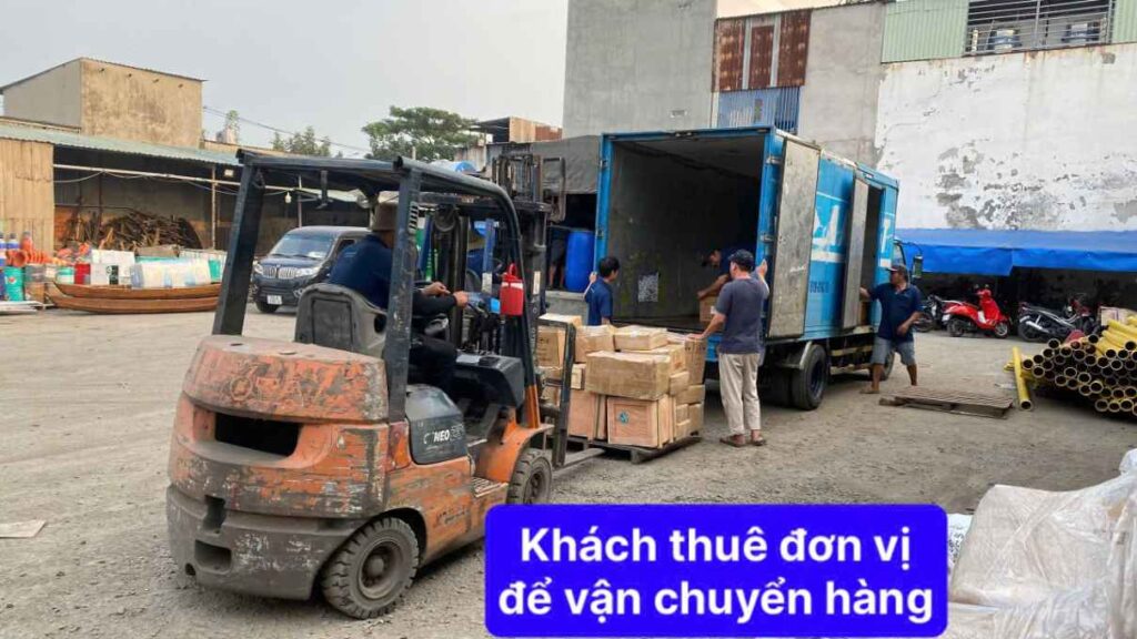 Khách thuê đơn vị vận chuyển hàng 