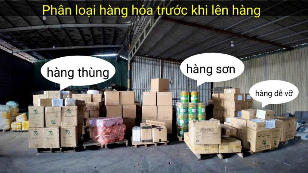 Xếp Hàng Hóa Trên Xe Tải