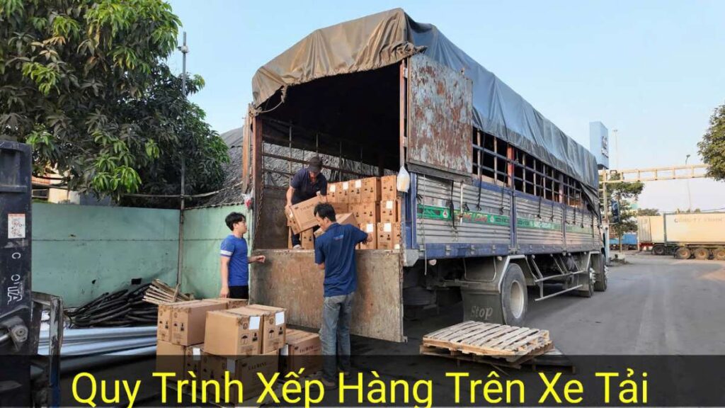 Xếp Hàng Hóa Trên Xe Tải