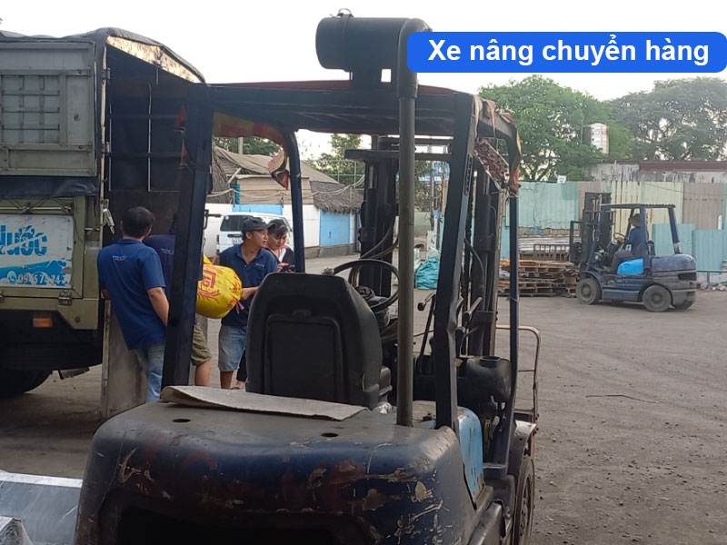 Xe nâng chuyển hàng