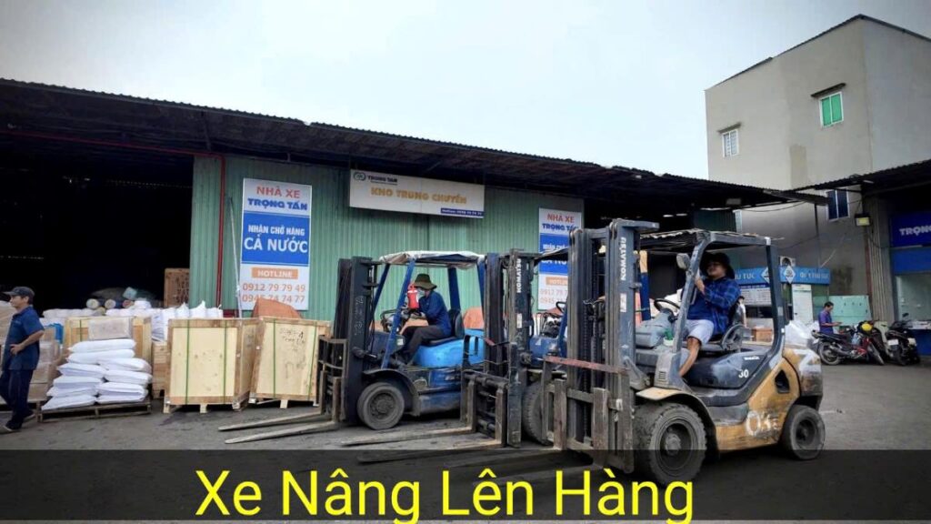 Xếp Hàng Hóa Trên Xe Tải