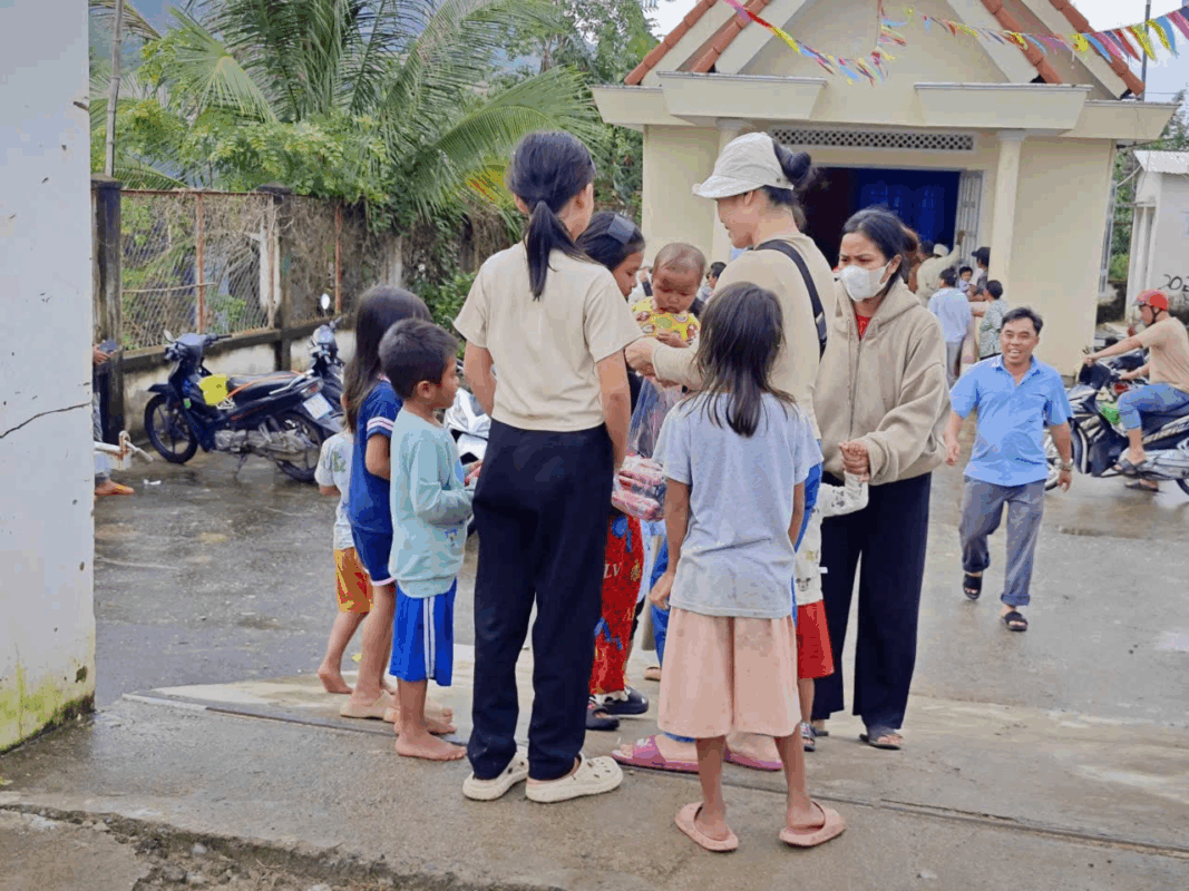 Vận tải Trọng Tấn hướng về bà con vùng lũ