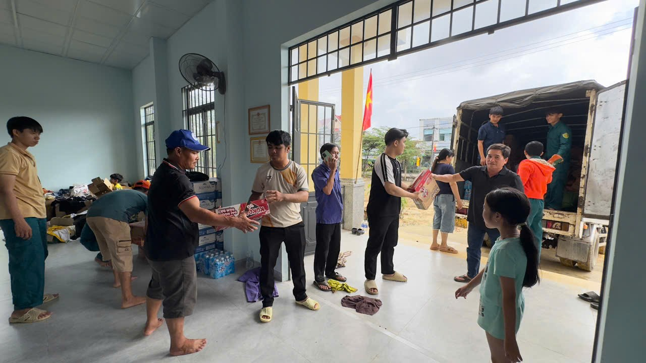 Vận tải Trọng Tấn hướng về bà con vùng lũ