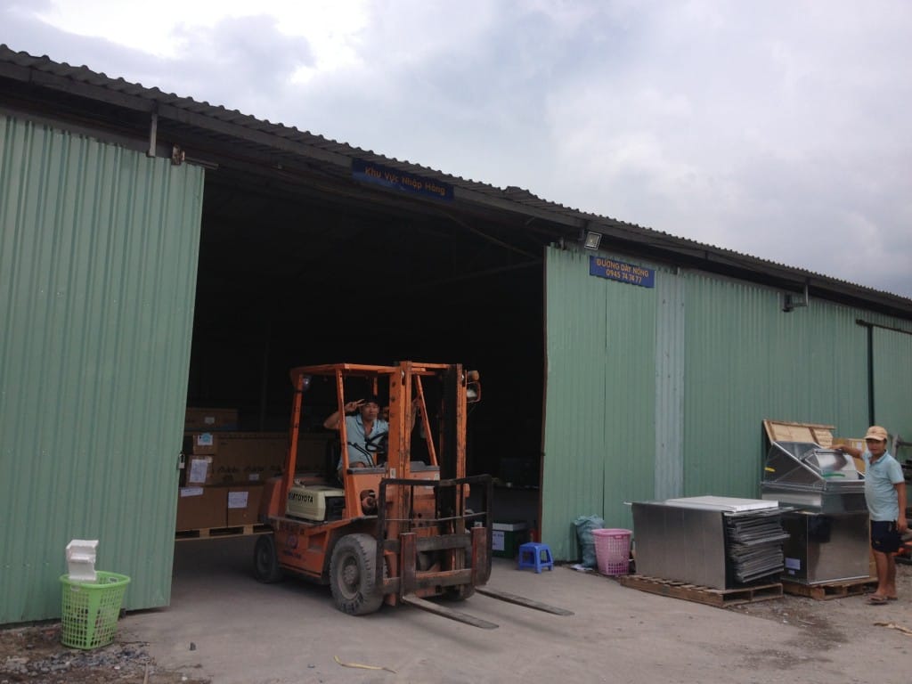 Đội xe chuyển hàng đi Hưng Yên
