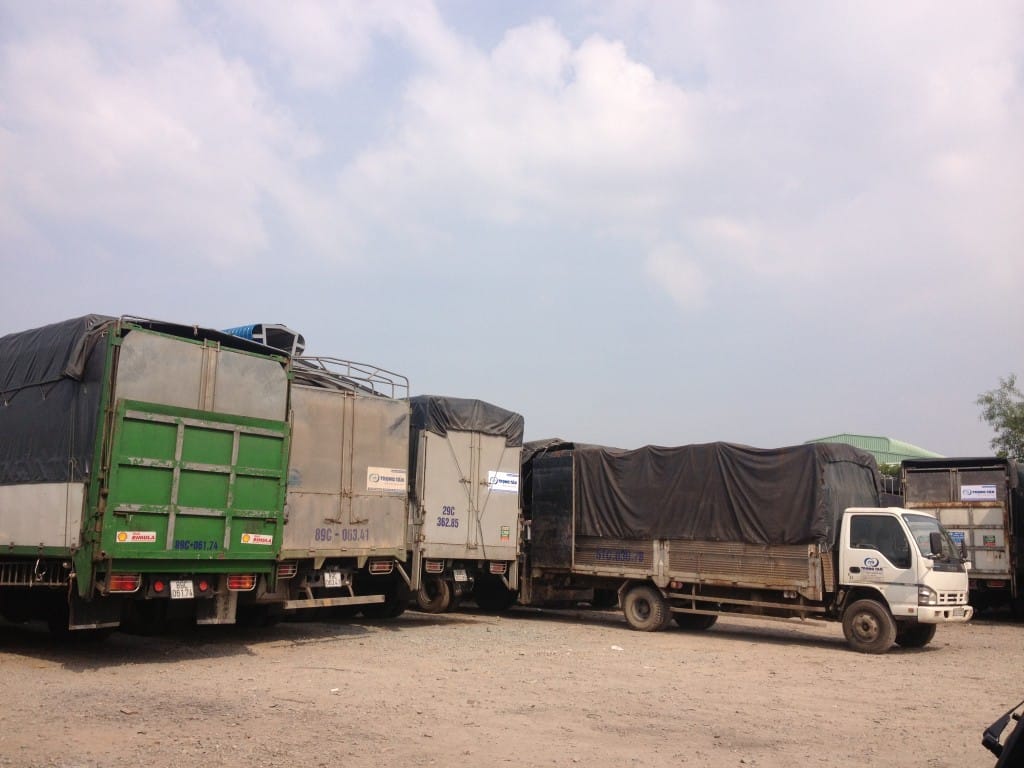 Đội xe chuyển hàng đi Thái Nguyên