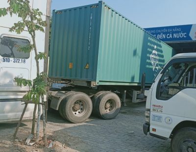 Xe tải giao hàng Container