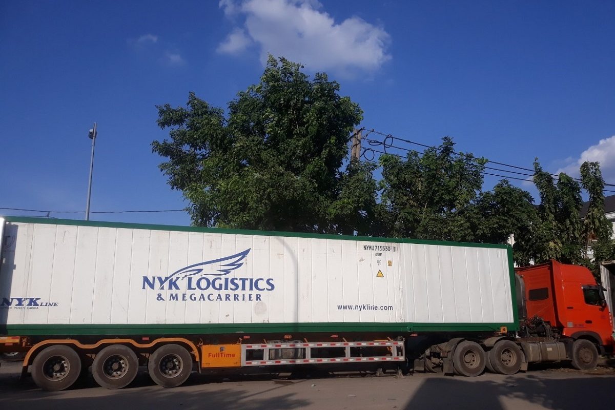 Xe container chở đồ