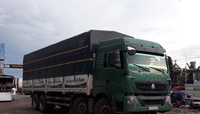 Xe tải cỡ trung của dịch vụ vận tải hàng hóa